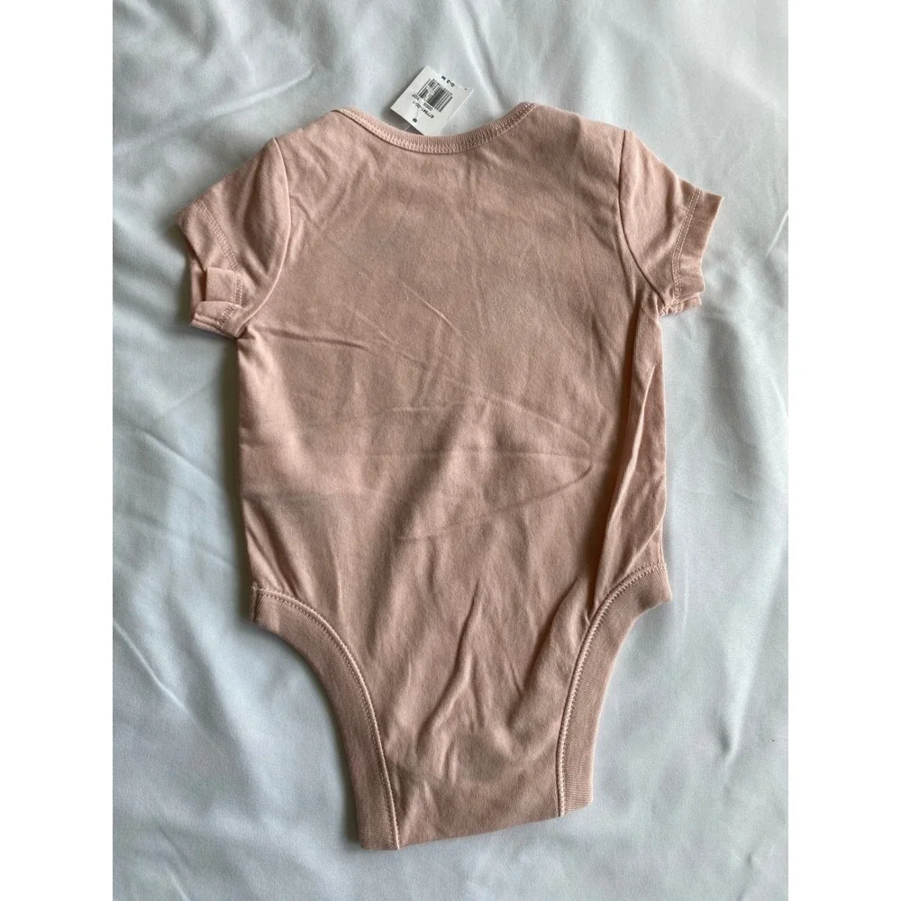 Old Navy Unisex American Flag Graphic Americana Bodysuit Size 0-3 M Pink Red